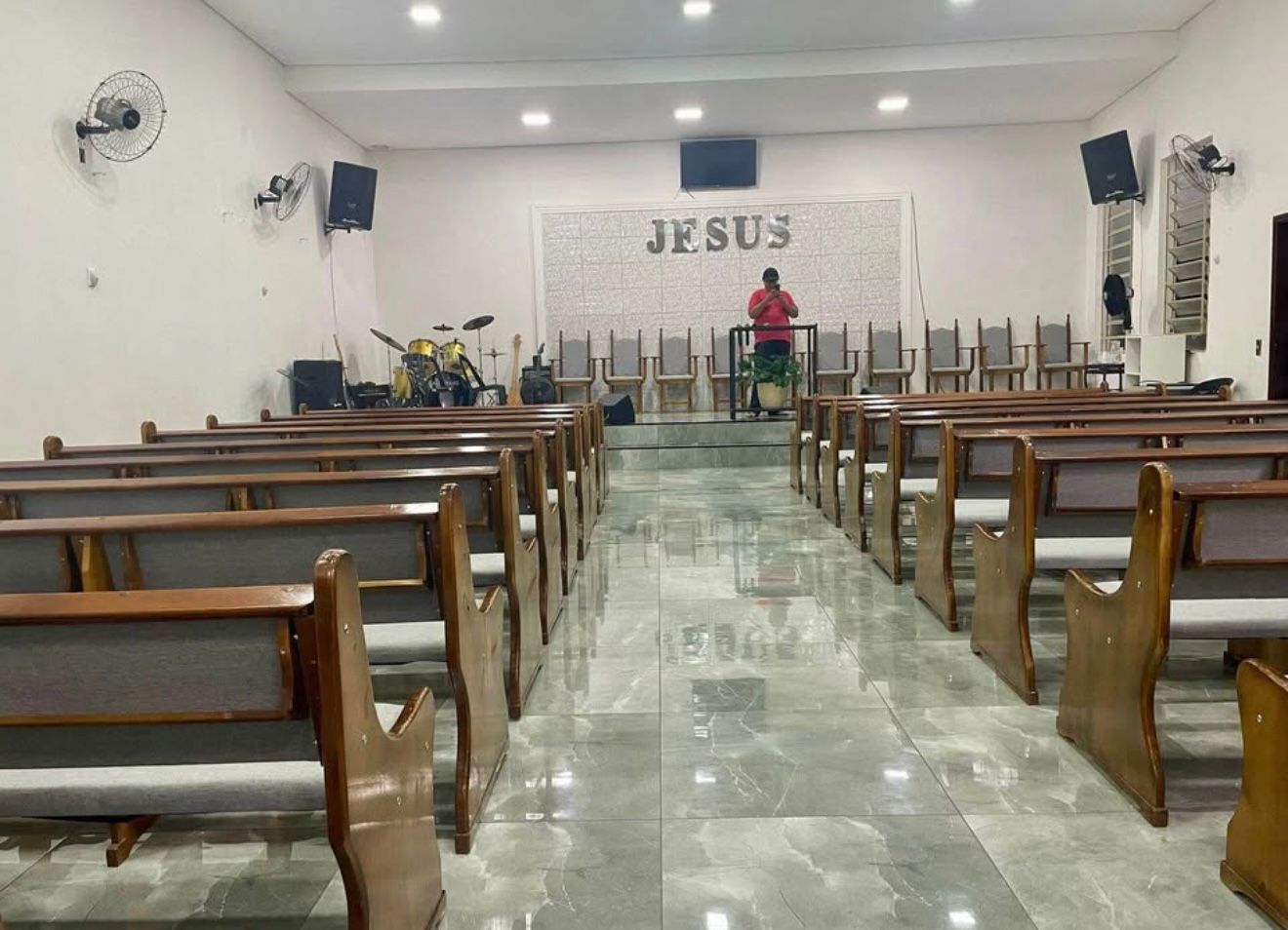 Bancos para igreja – Marcenaria Rezende