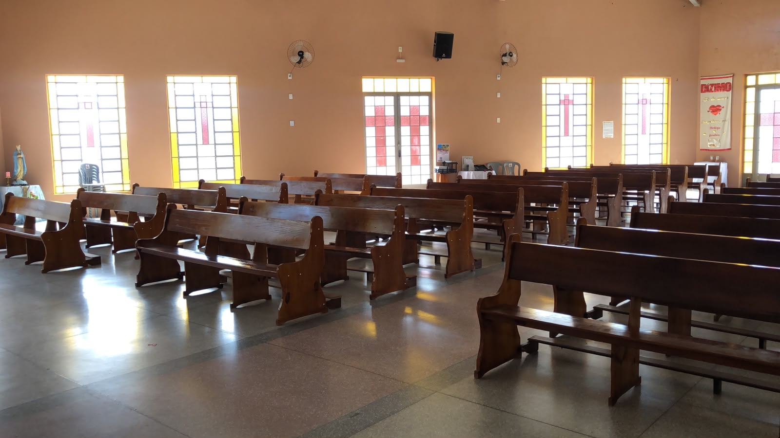 Bancos para igreja – Marcenaria Rezende