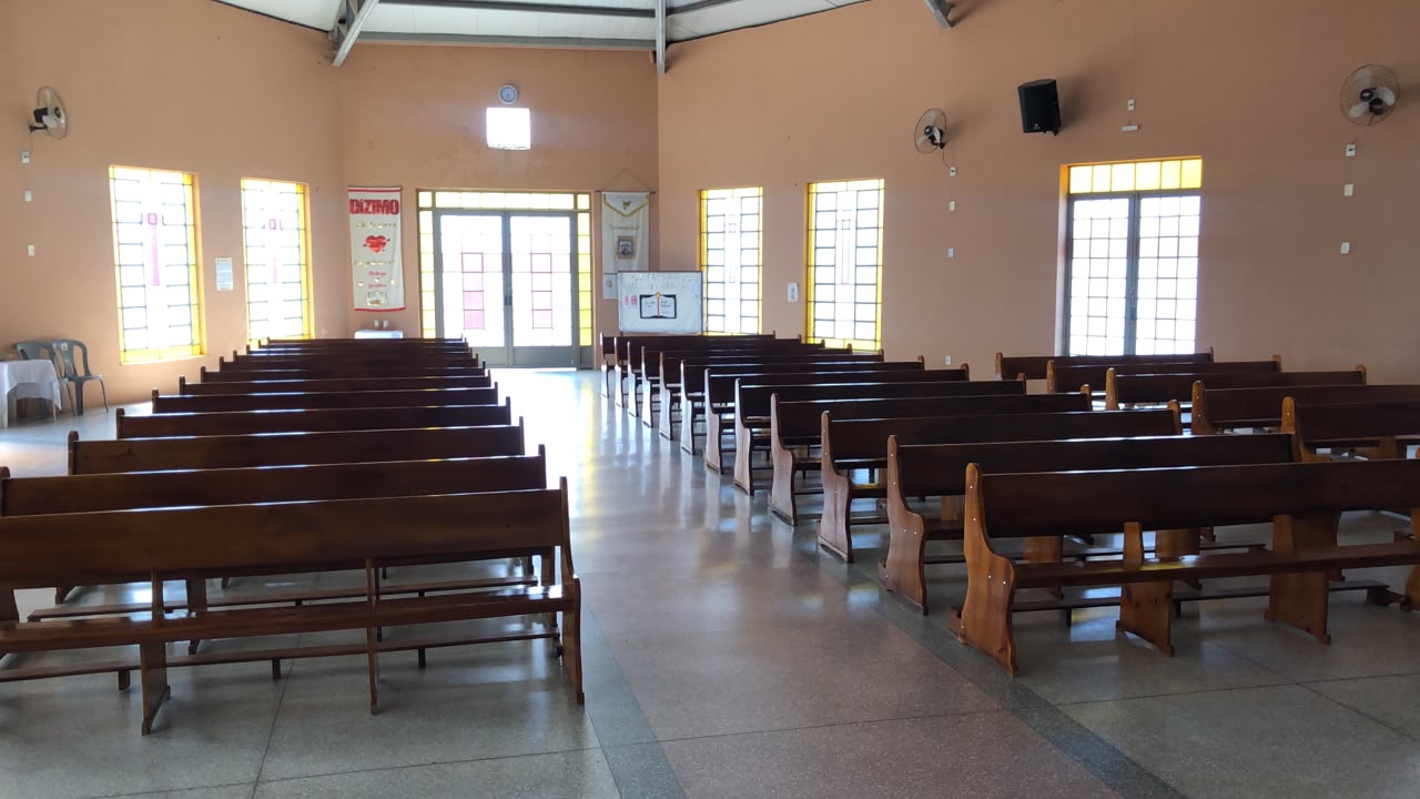 Bancos para igreja – Marcenaria Rezende