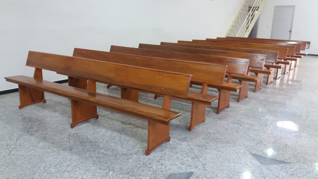 Bancos para igreja – Marcenaria Rezende