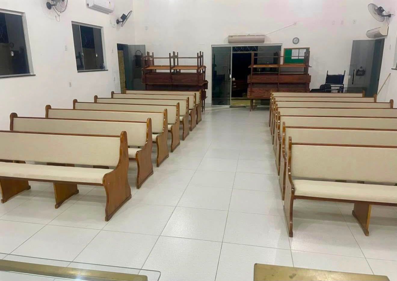 Bancos para igreja – Marcenaria Rezende