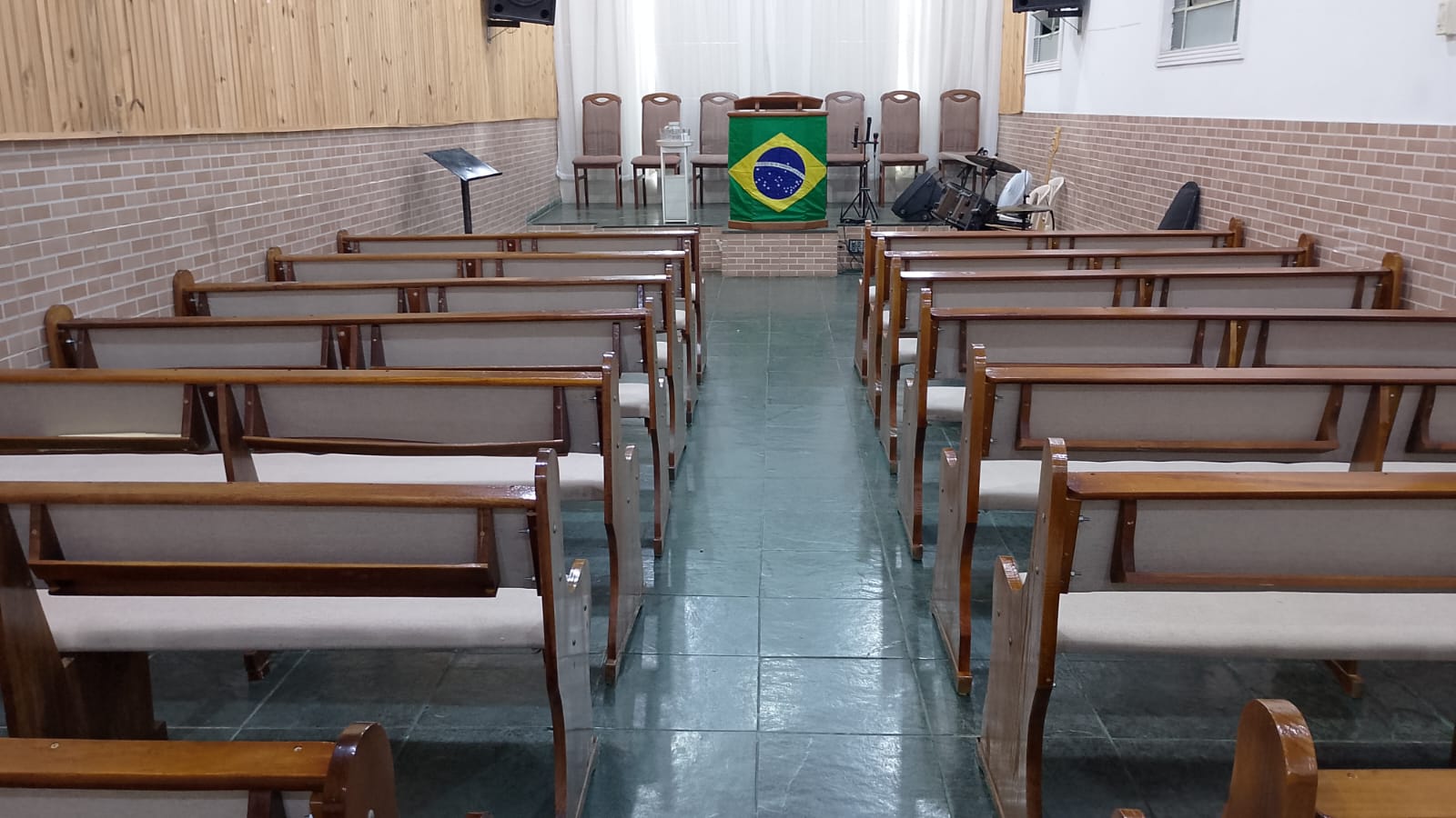 Bancos para igreja – Marcenaria Rezende