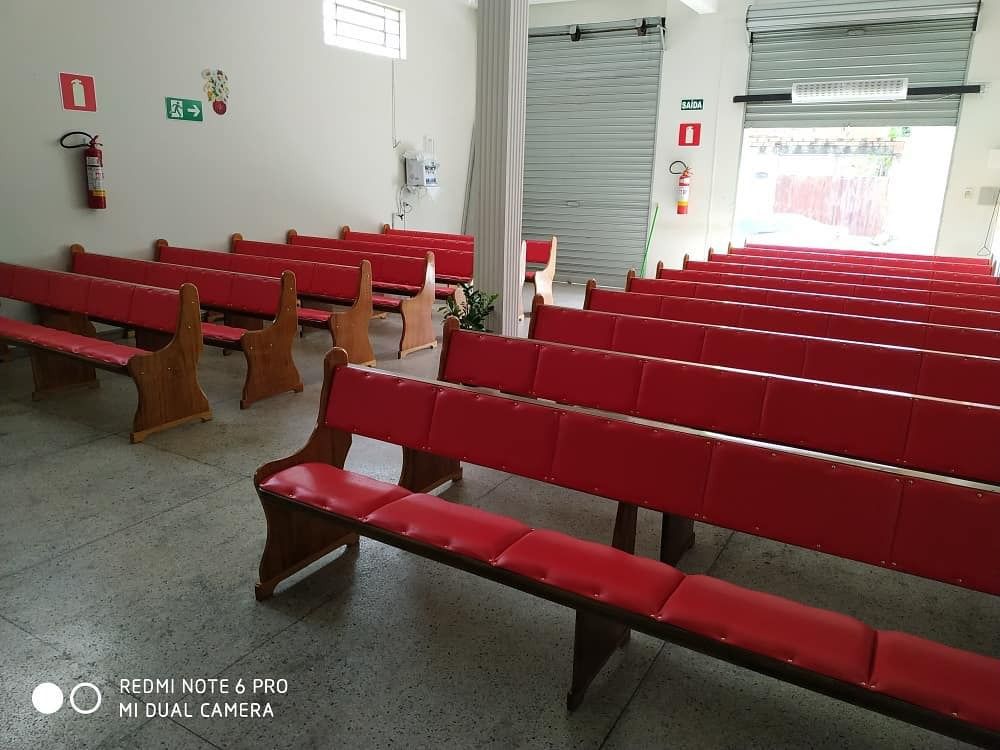 Bancos para igreja – Marcenaria Rezende
