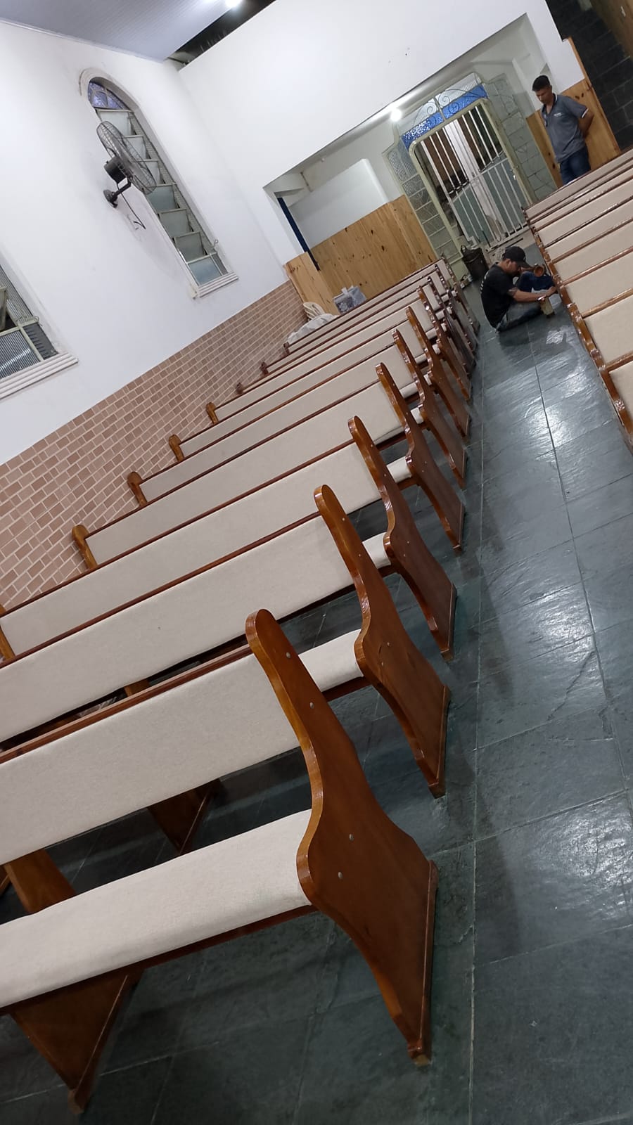 Bancos para igreja – Marcenaria Rezende