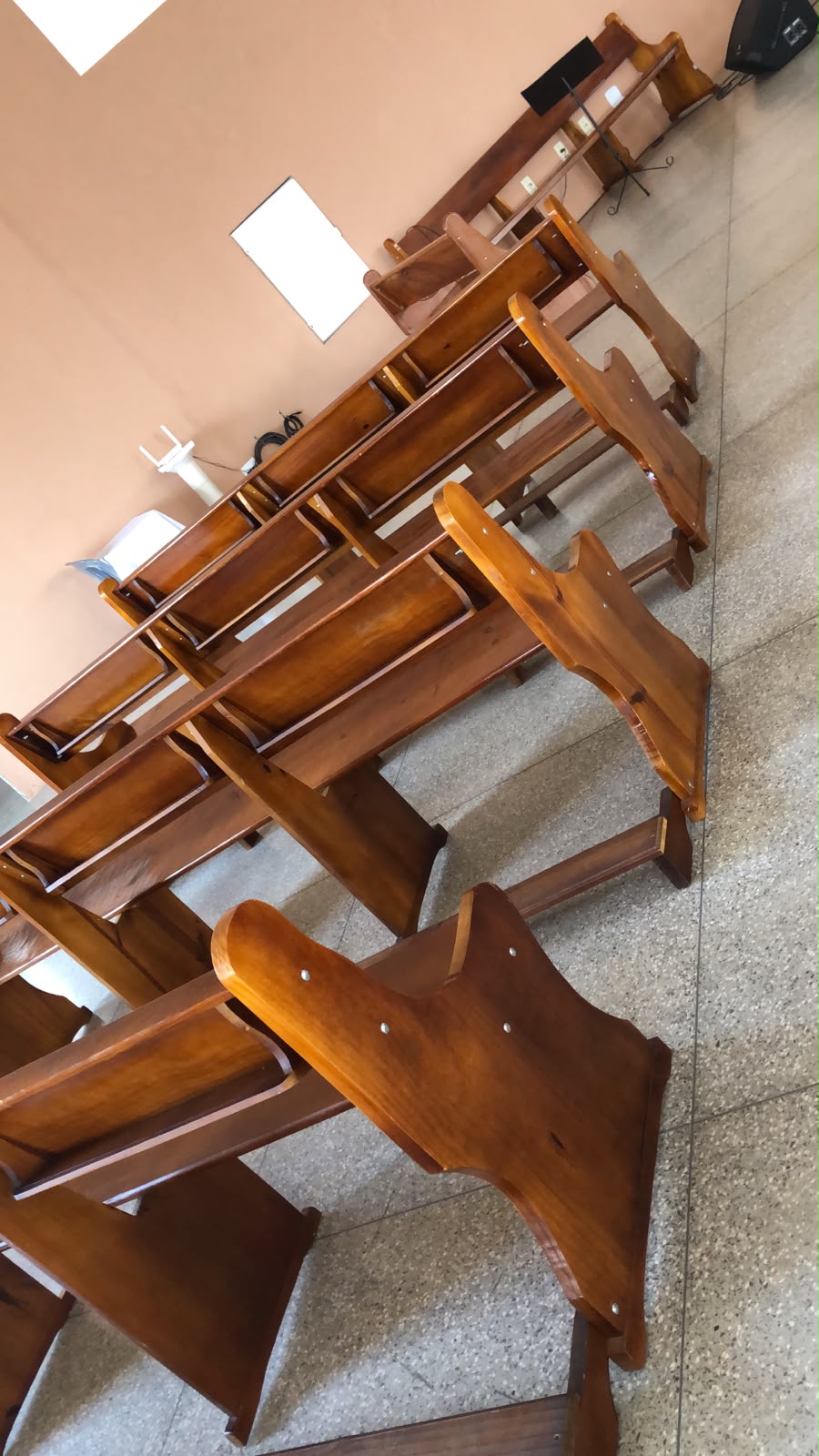 Bancos para igreja – Marcenaria Rezende