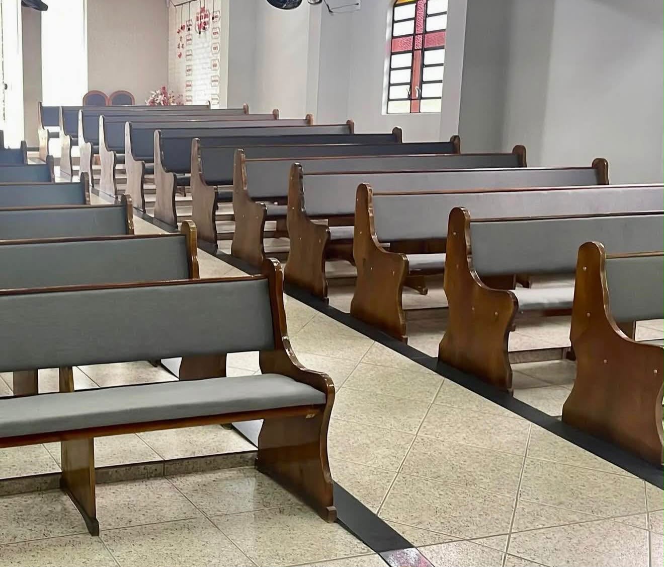 Bancos para igreja – Marcenaria Rezende