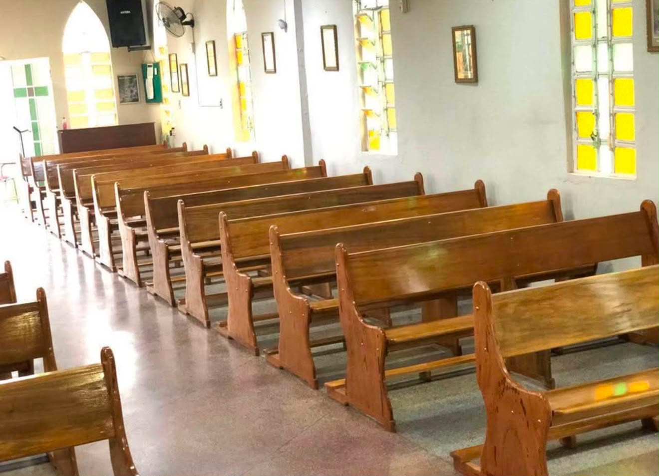Bancos para igreja – Marcenaria Rezende