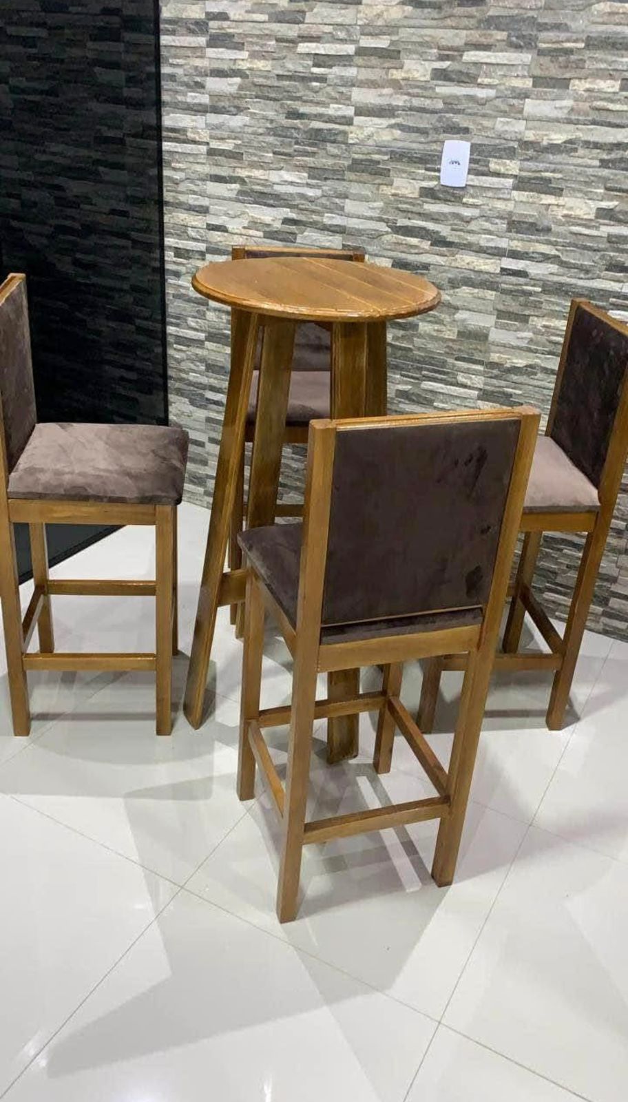 Banquetas e tamboretes – Marcenaria Rezende