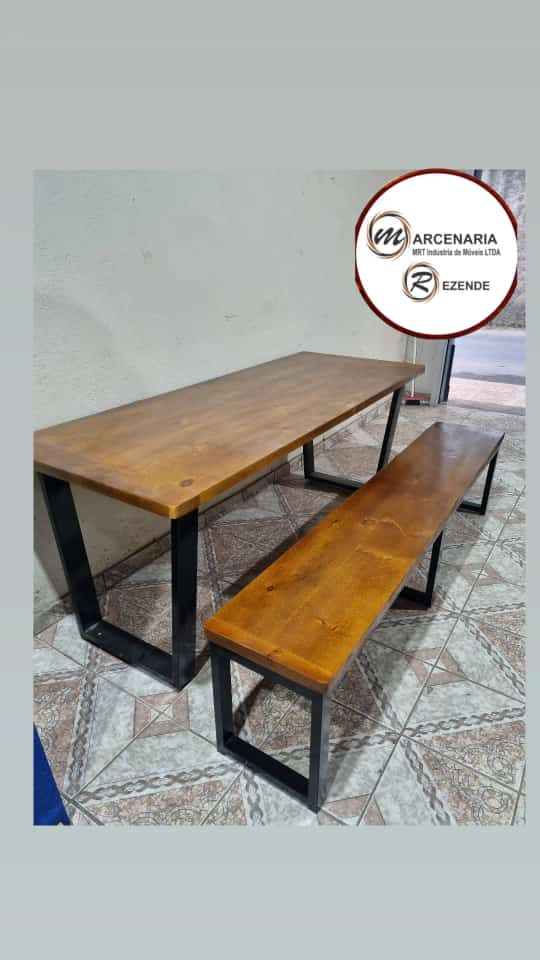 Mesa de Madeira e Cadeiras – Marcenaria Rezende