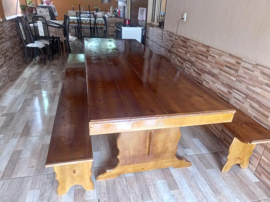 Mesa de Madeira e Cadeiras – Marcenaria Rezende