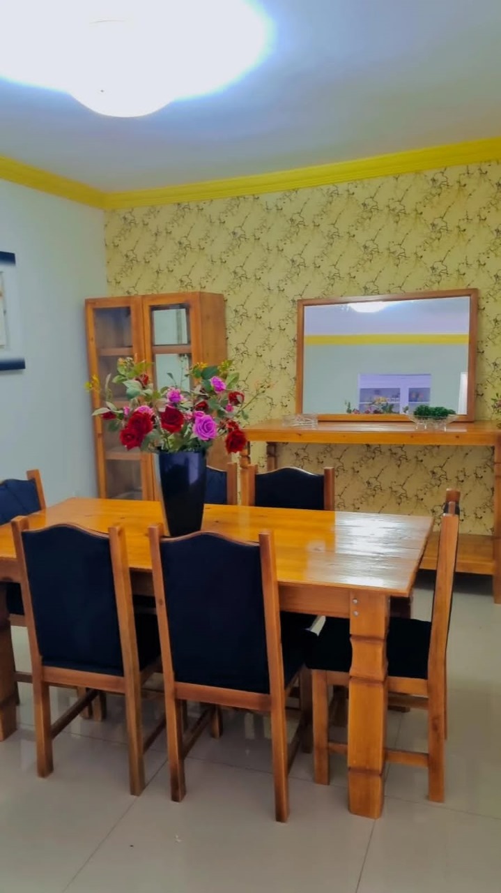 Mesa de Madeira e Cadeiras – Marcenaria Rezende
