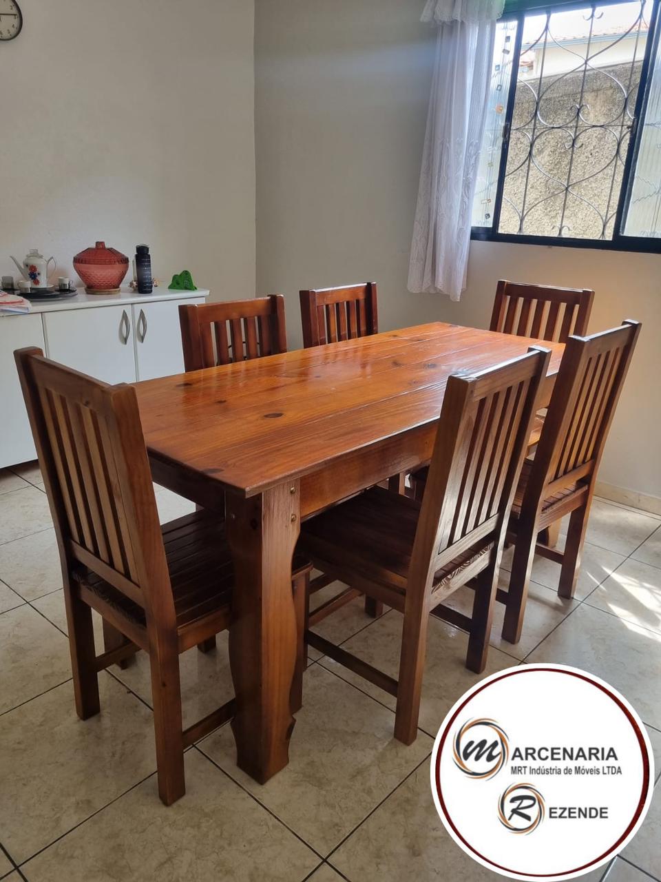 Mesa de Madeira e Cadeiras – Marcenaria Rezende