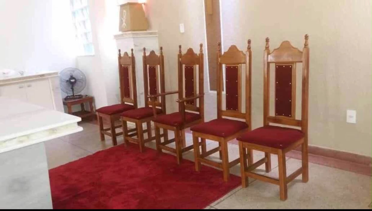 Cadeiras para Altar – Marcenaria Rezende