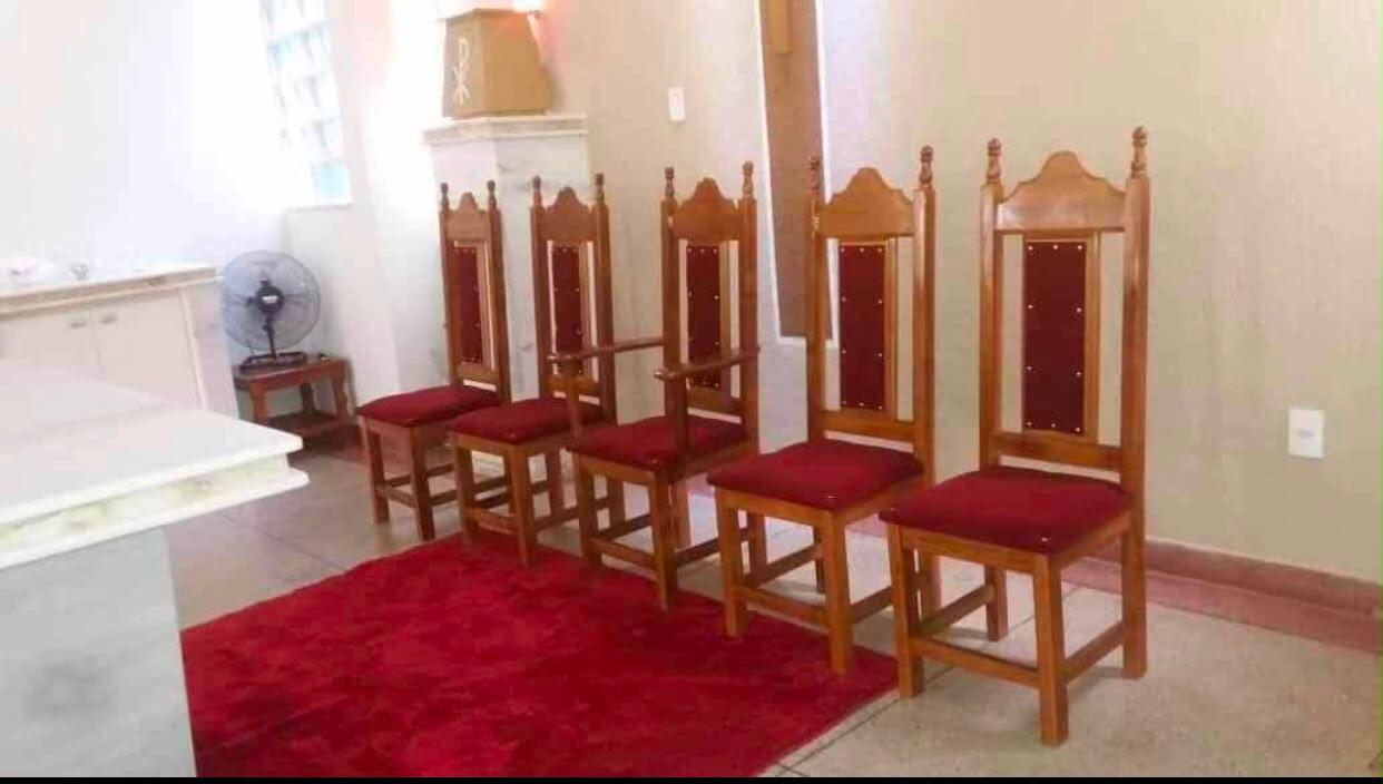 Cadeiras para Altar – Marcenaria Rezende