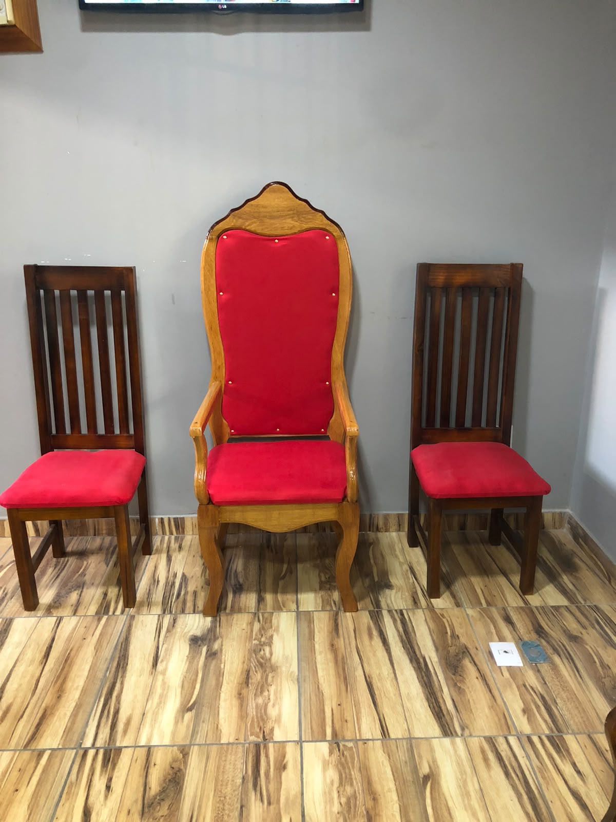 Cadeiras para Altar – Marcenaria Rezende